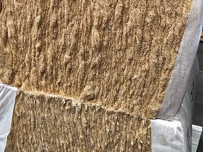 Nahaufnahme eines einzelnen Sisal-Ballens aus Naturfasern