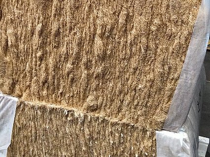 Nahaufnahme eines einzelnen Sisal-Ballens aus Naturfasern